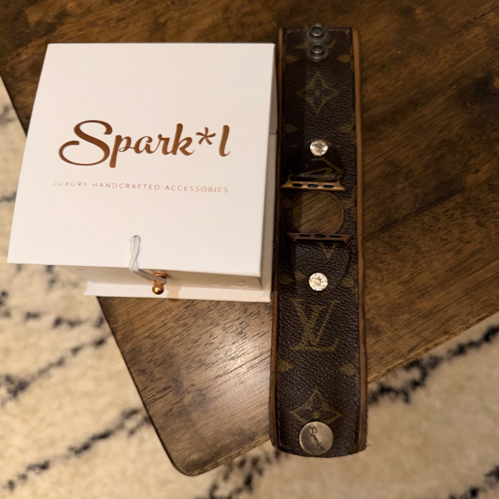 Spark’l LV Cuff band fits 38-42 Apple Watch
